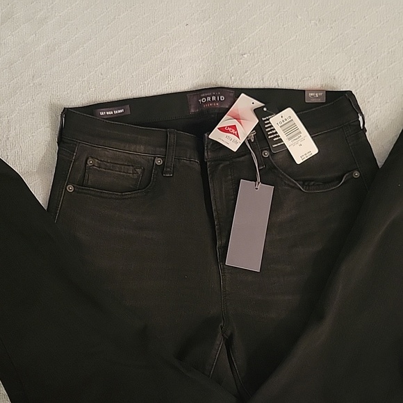 Torrid sky high skinny.  Size 14. New with tags - Picture 5 of 5